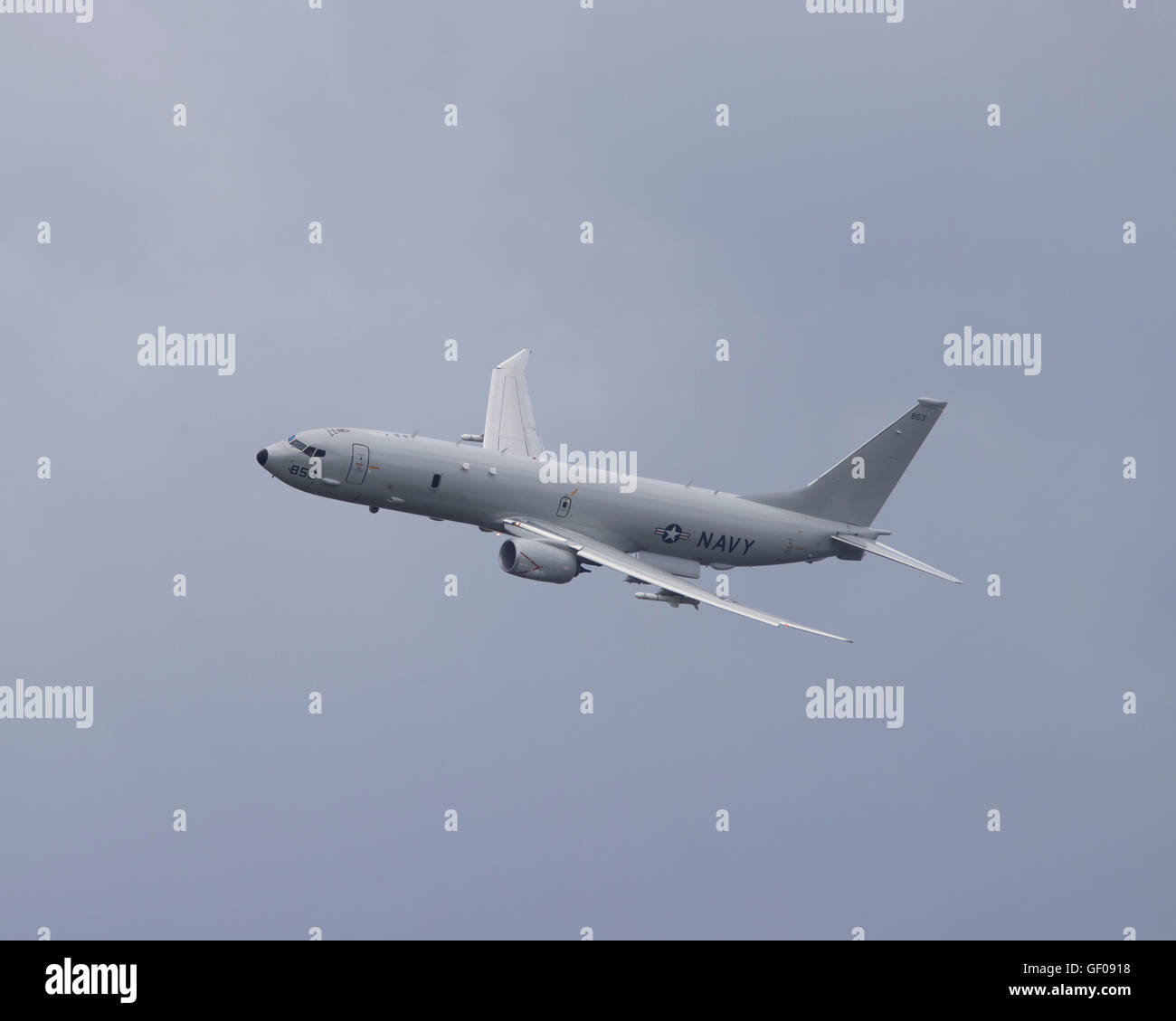 P-8A Poseidon Boeing 737-800 jets militaires battant au Farnborough International Air Show 2016 Banque D'Images