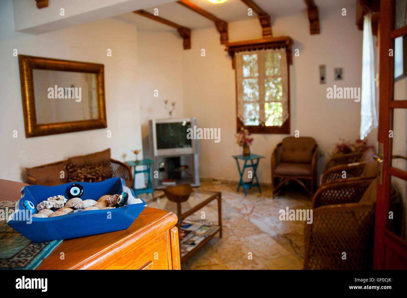 Salon rustique avec poutres en bois - intérieur traditionnel de l'hôtel à Bodrum Banque D'Images