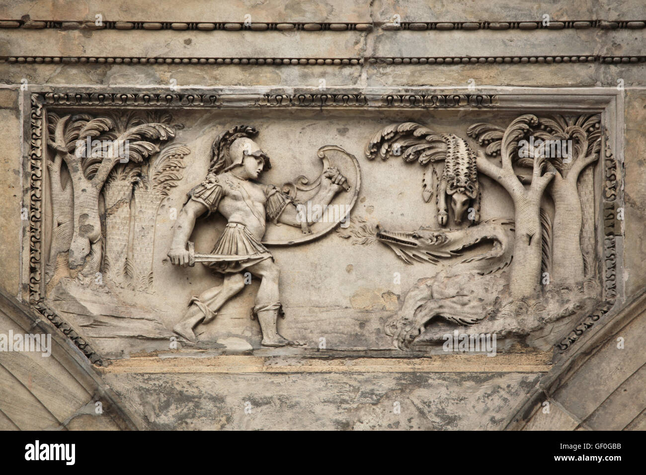 Jason combat le dragon gardant la Toison d'or. L'allégement de la Renaissance sur le Palais d'été de la Reine Anna dans le jardin royal du Château de Prague à Prague, République tchèque. Banque D'Images
