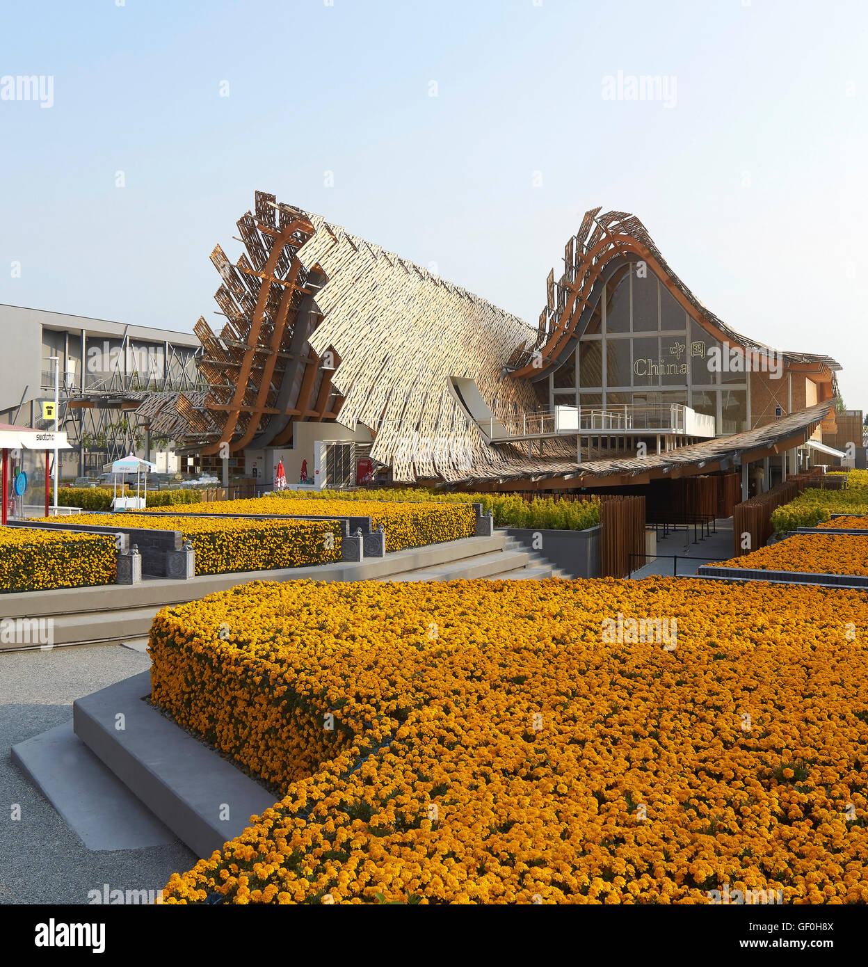 L'arrivée des fleurs. Milan EXPO 2015, Pavillon de la Chine, Milan, Italie. Architecte : Studio Link-Arc avec l'Université de Tsinghua, 2015. Banque D'Images