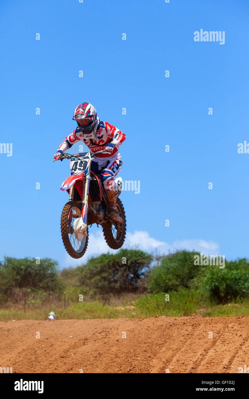 Rider Motocross Bike et suppression d'un examen lors de la dernière épreuve de la course Banque D'Images