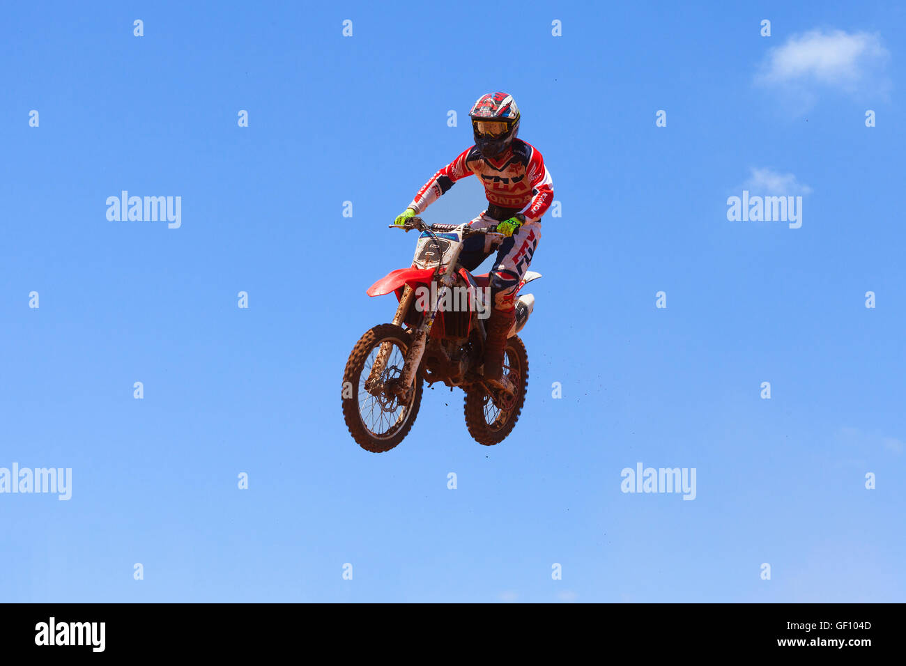 Rider Motocross Bike et suppression d'un examen lors de la dernière épreuve de la course Banque D'Images