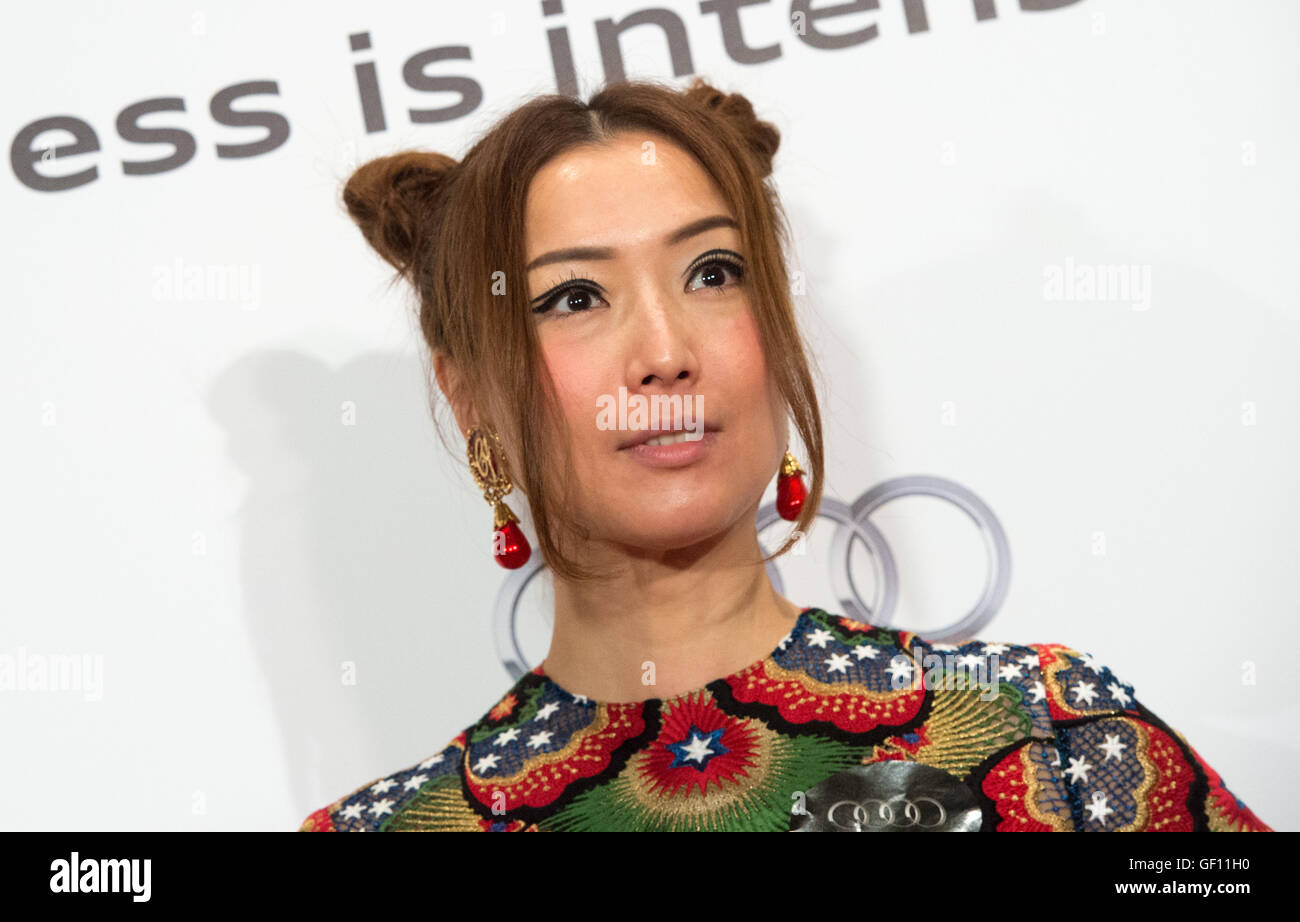 HUI SAMMI CHENG SAU-MAN, Hong Kong Cantopop chanteuse et actrice à l'Audi A4 à lancer le HKCEC Wan Chai, Hong Kong Banque D'Images