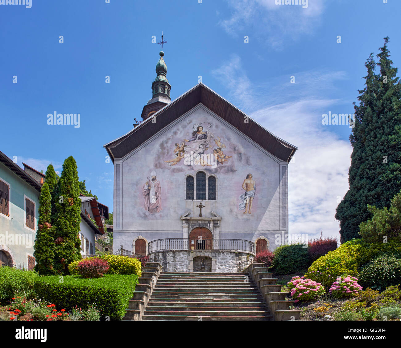 Église Notre-Dame-de-l'Assomption dans le village médiéval de Conflans. Albertville, Savoie, France. Banque D'Images