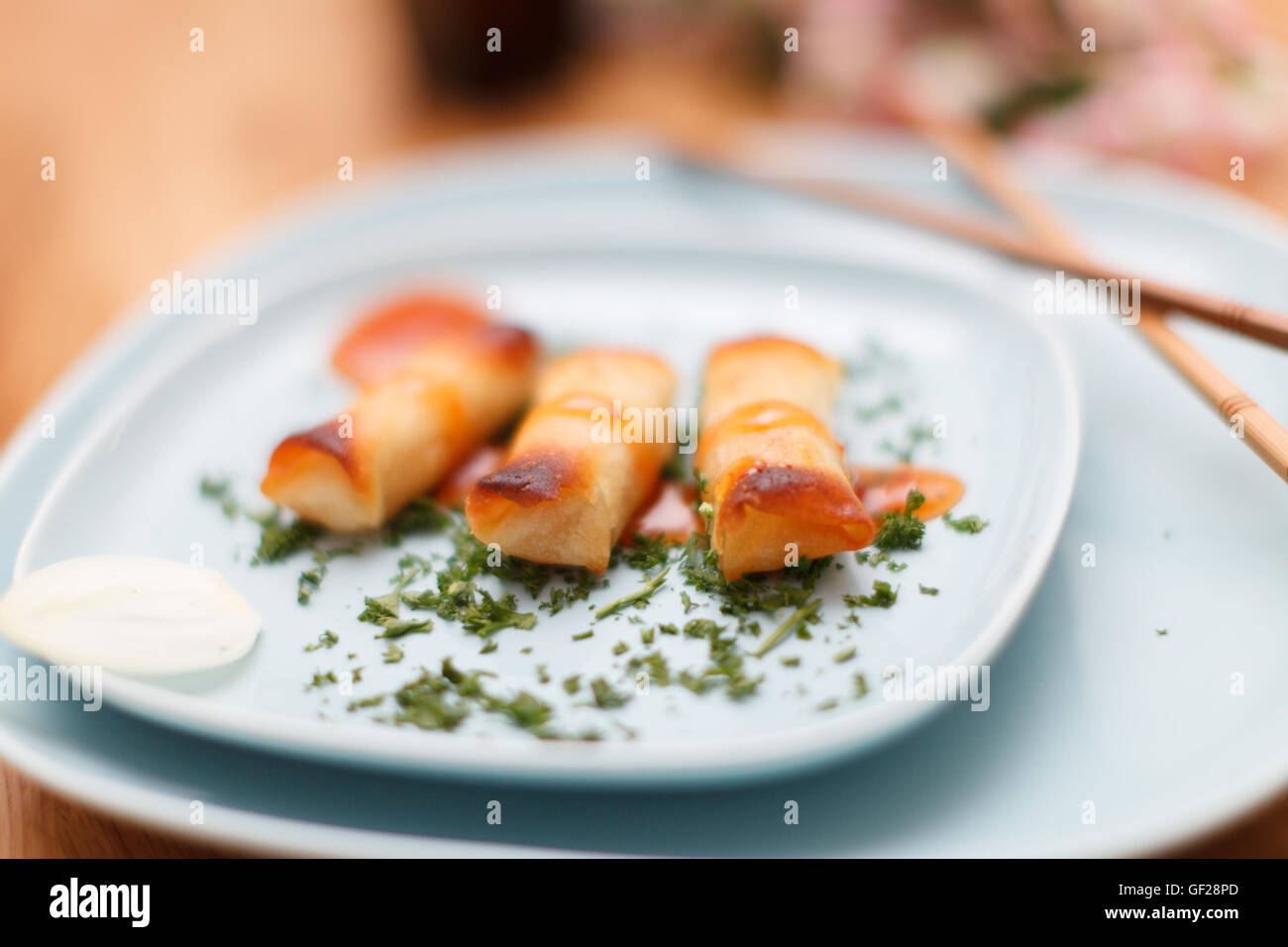 Rouleaux de printemps aux légumes chinois Banque D'Images