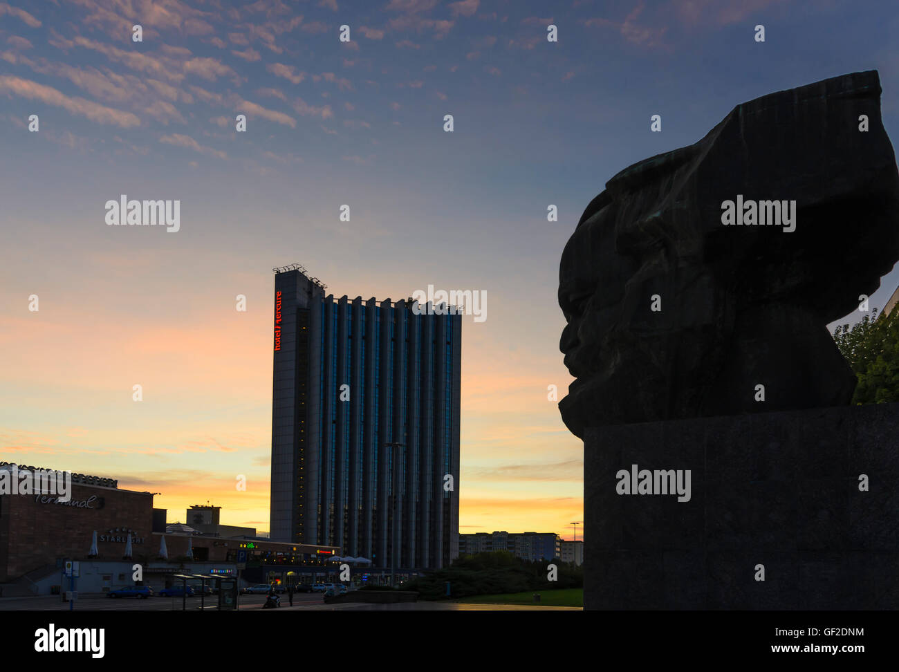 Chemnitz : Monument Karl Marx et l'hôtel Mercure, l'Allemagne, Sachsen, Texas, United States Banque D'Images