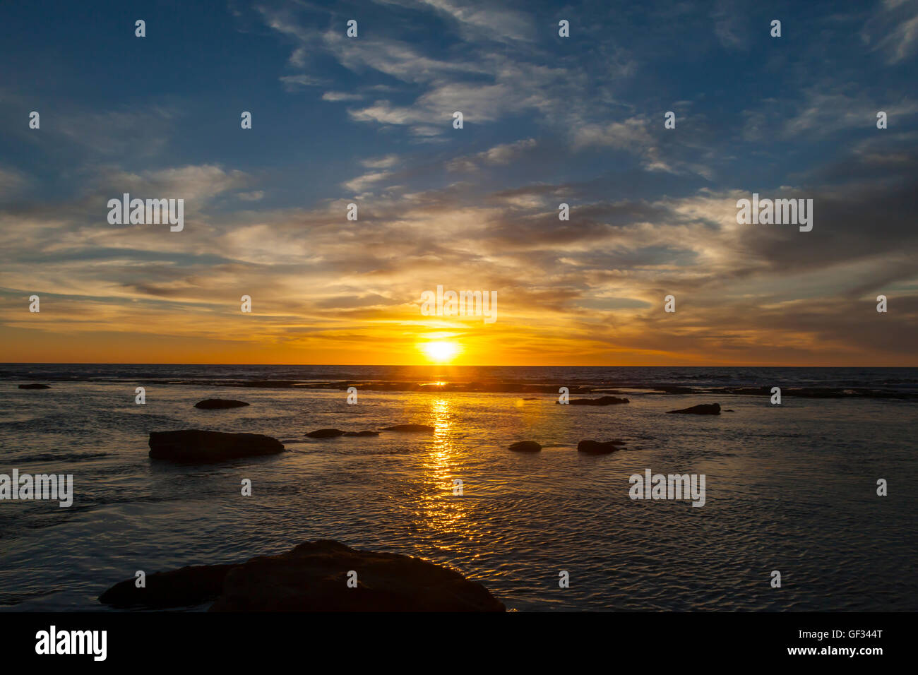 Vous pouvez profiter de magnifiques couchers de soleil au large de la Côte d'Australie Occidentale Banque D'Images