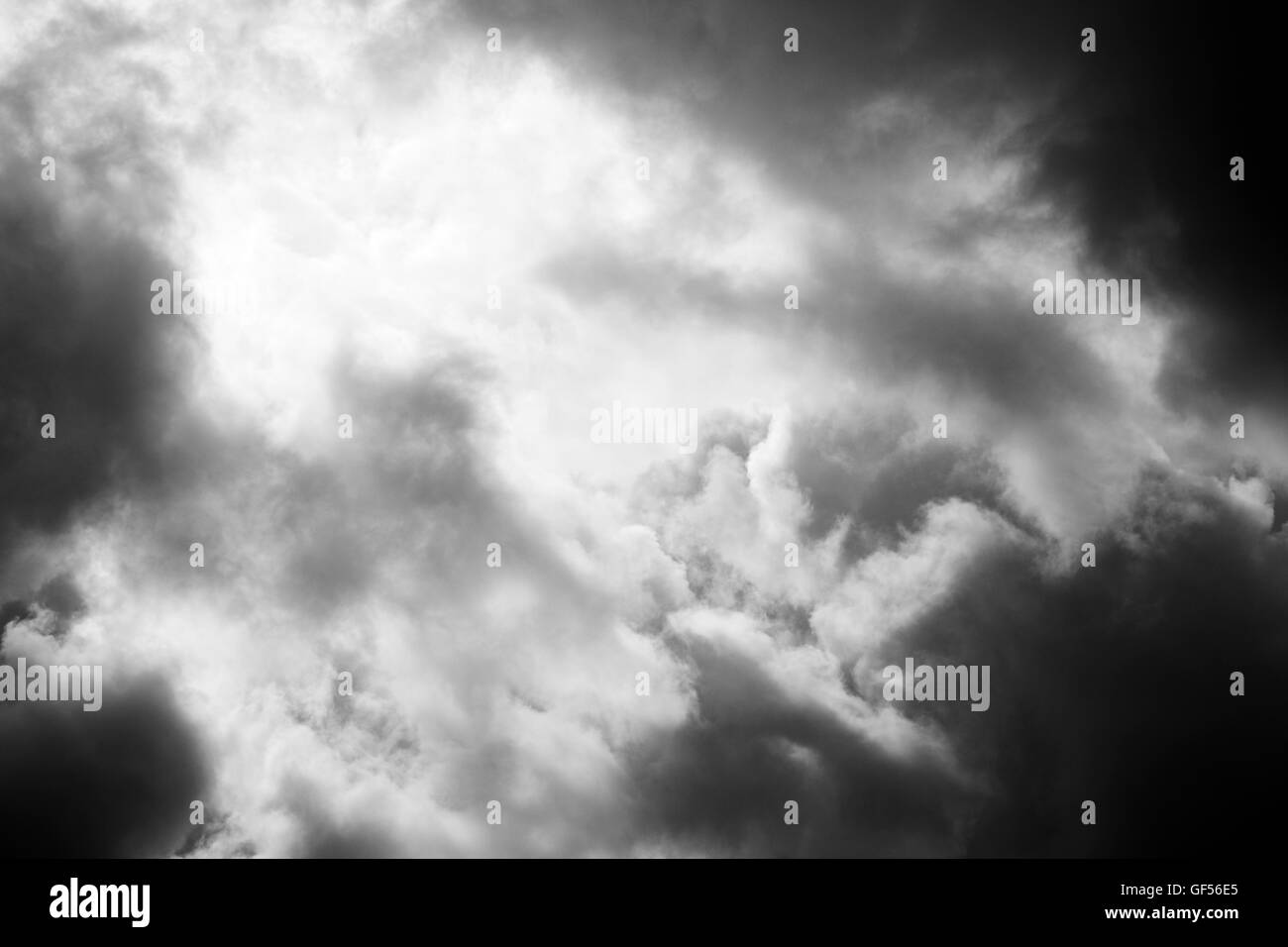 Les formations de nuages de tempête dans le ciel. UK. Banque D'Images