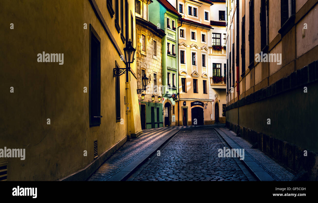 PRAGUE, RÉPUBLIQUE TCHÈQUE - Septembre 04, 2015 : Nuit rues de Prague. Prague est la capitale et la plus grande ville de la République tchèque Republ Banque D'Images