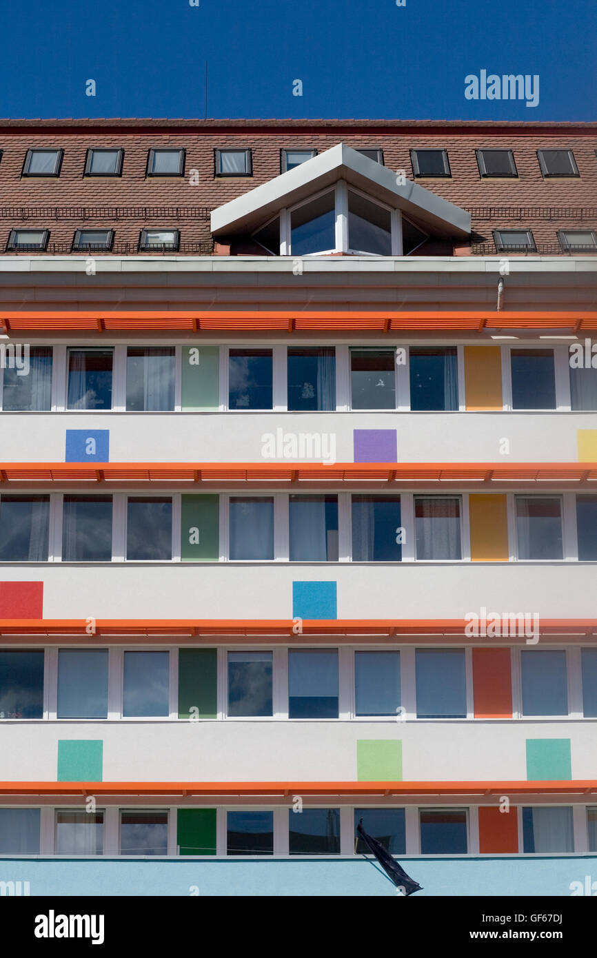 Korhuz Heim Pal Couleur multi bloc appartement sur Ulloi ut Banque D'Images