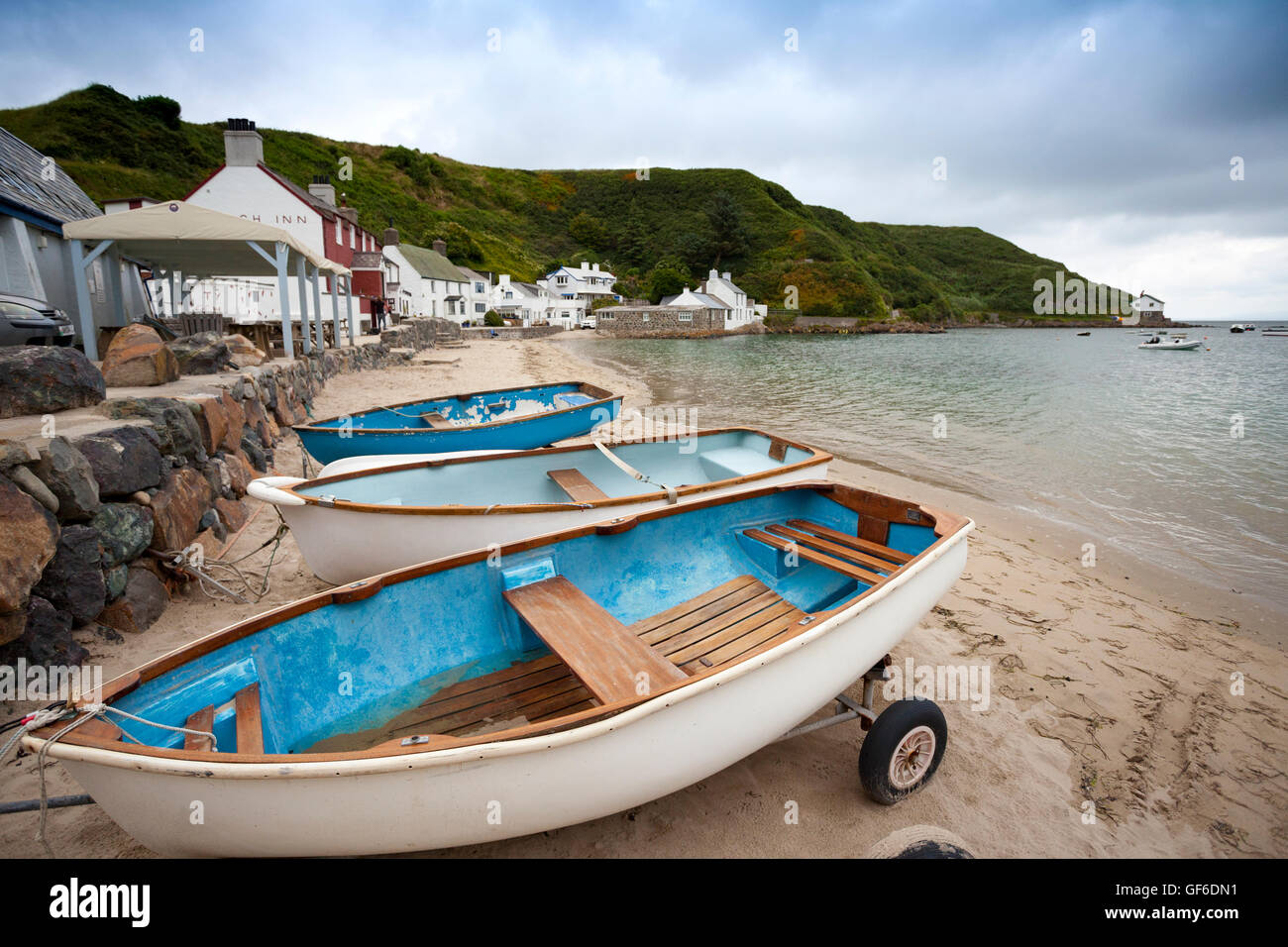 Porthdinllaen Beach, avec le front de Nefyn Morfa Ty Coch Pub situé sur le front de mer, le Pays de Galles, Royaume-Uni Banque D'Images