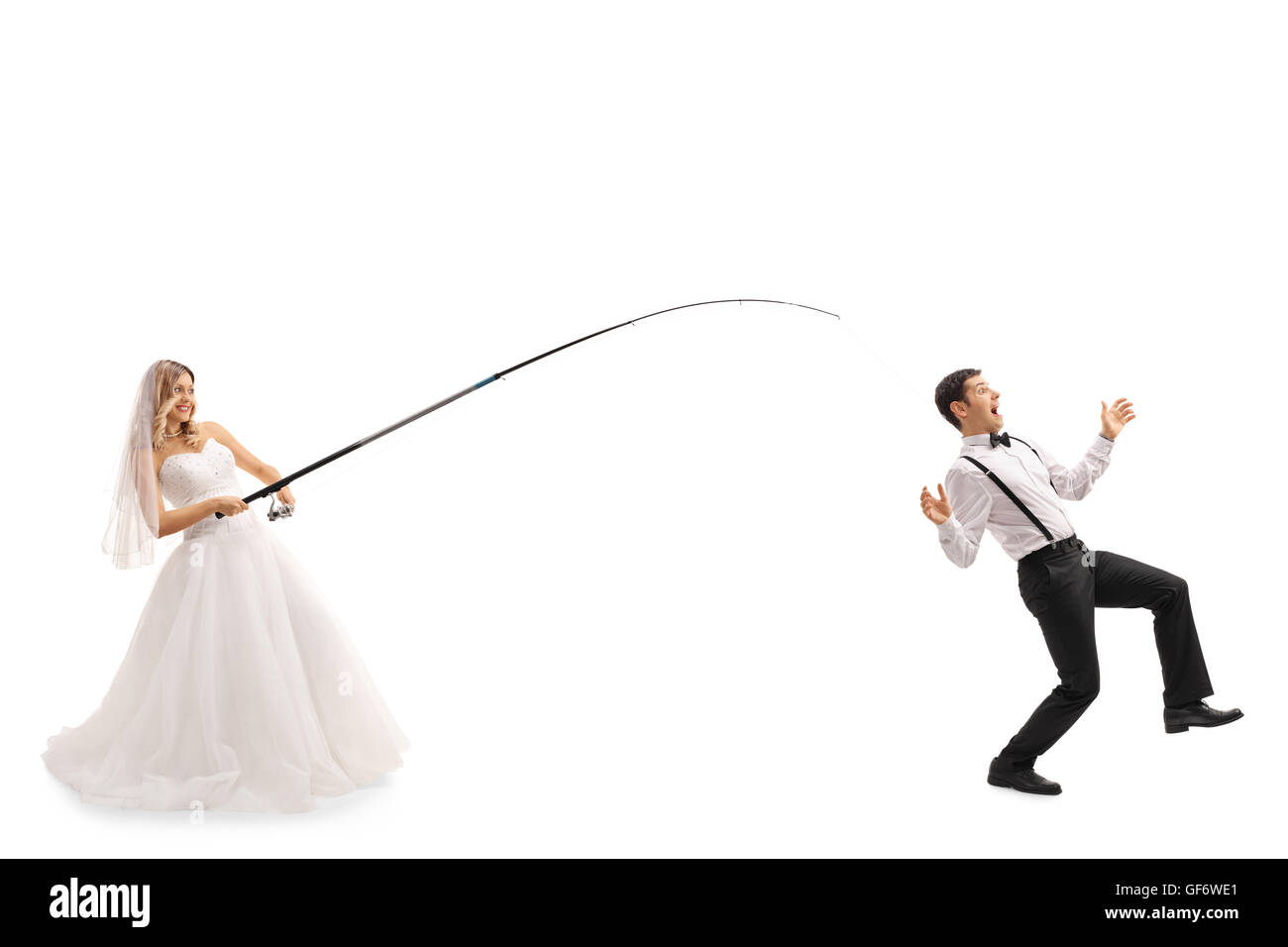 Jeune mariée avec un bâton de pêche et de la capture d'un groom isolé sur fond blanc Banque D'Images