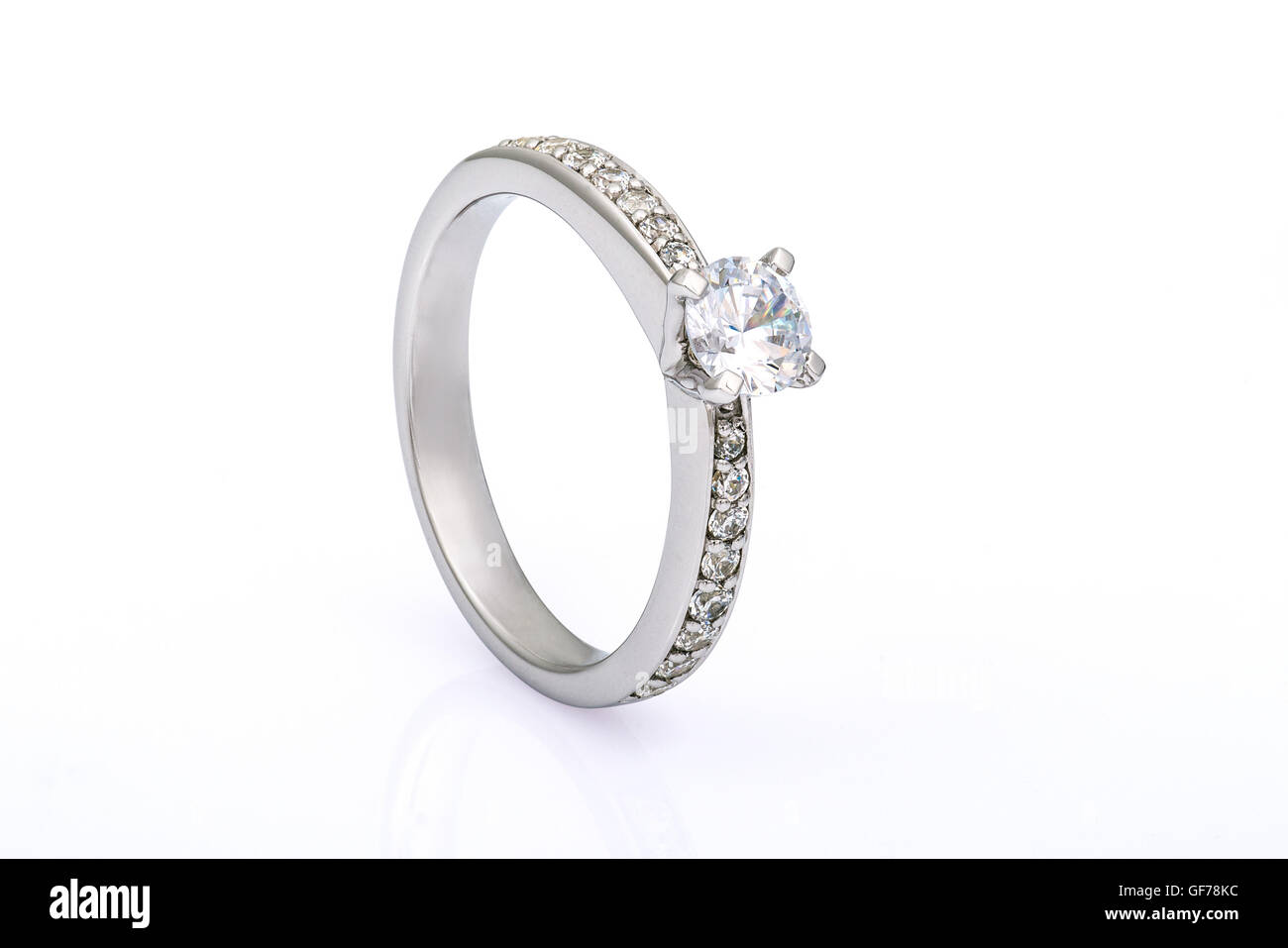 Alliance en or blanc bague de fiançailles Banque D'Images