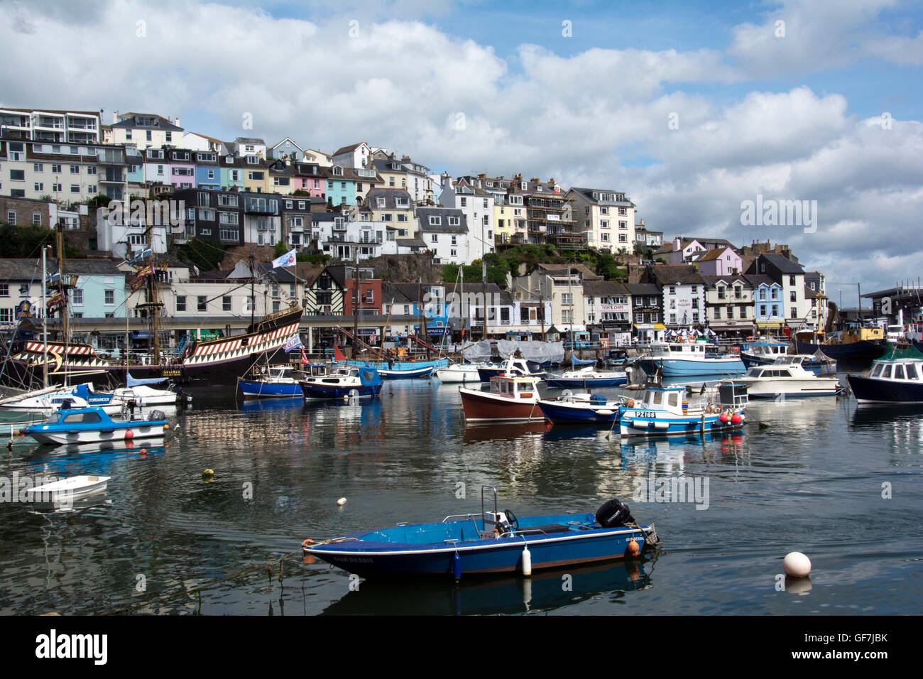 DEVONSHIRE, BRIXHAM ; LE PORT ET LA VILLE Banque D'Images