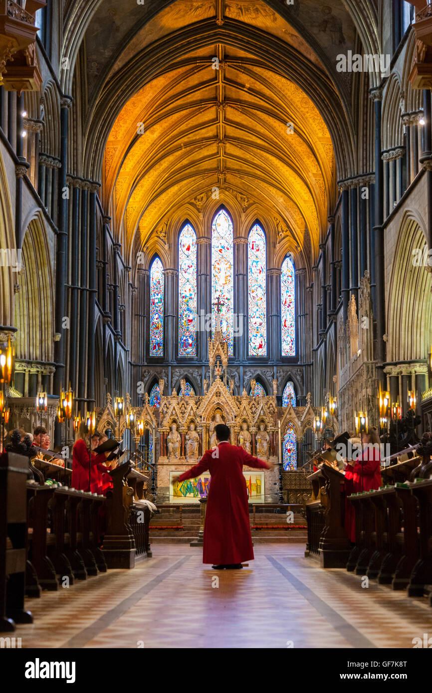 Maître d'orchestre du choeur de chant USA / les choristes chanter / choriste chante à pracising / choeurs de la cathédrale de Worcester UK Banque D'Images