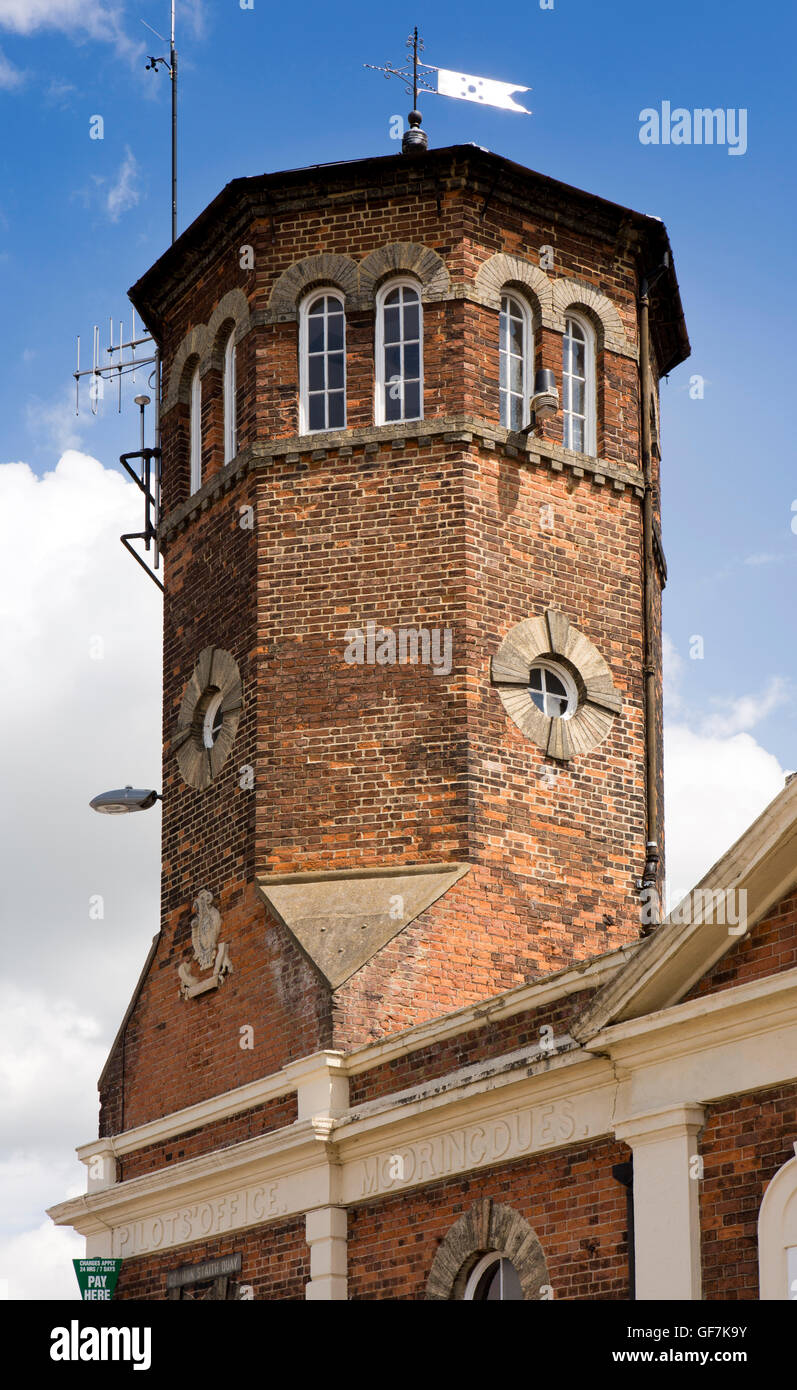Royaume-uni, Angleterre, Norfolk, King's Lynn, Ferry Street, Commun Staith Quay, Pilot's office tower Banque D'Images
