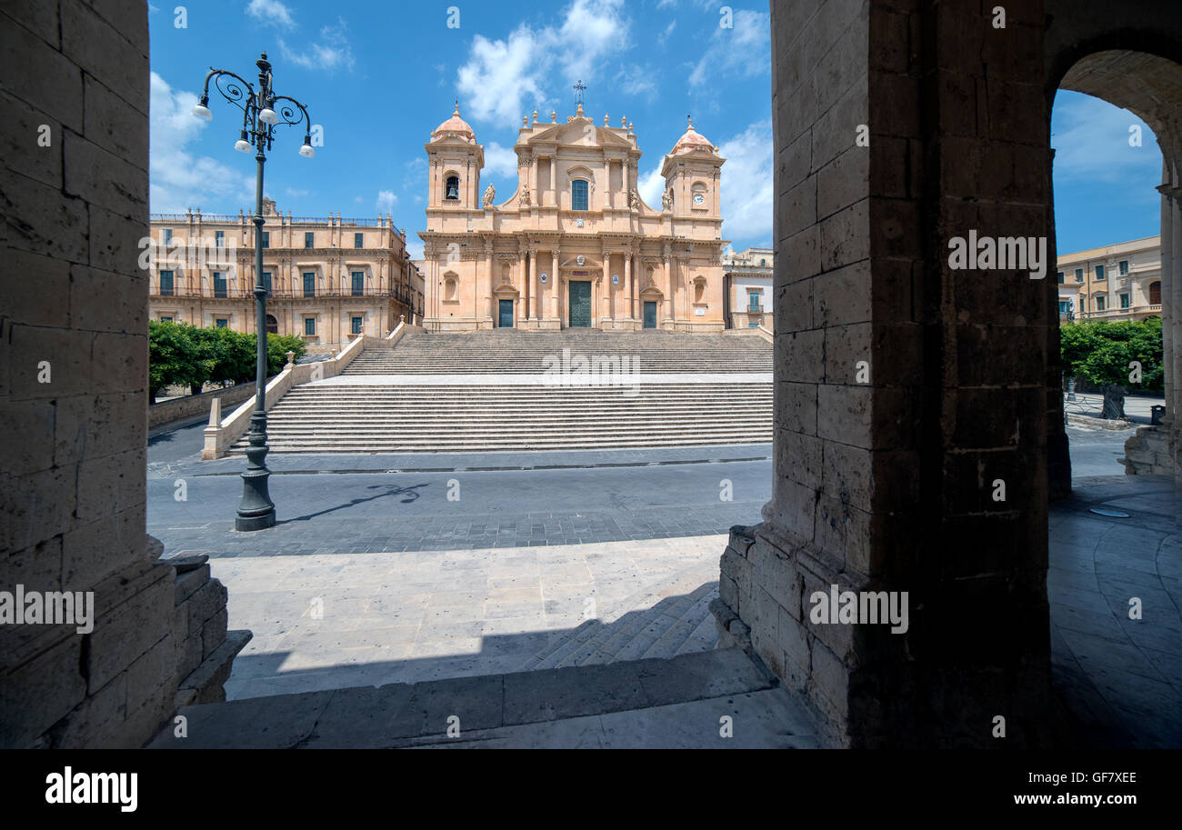 Vue de la cathédrale baroque de Saint Nicolas, de Noto, en Sicile Banque D'Images
