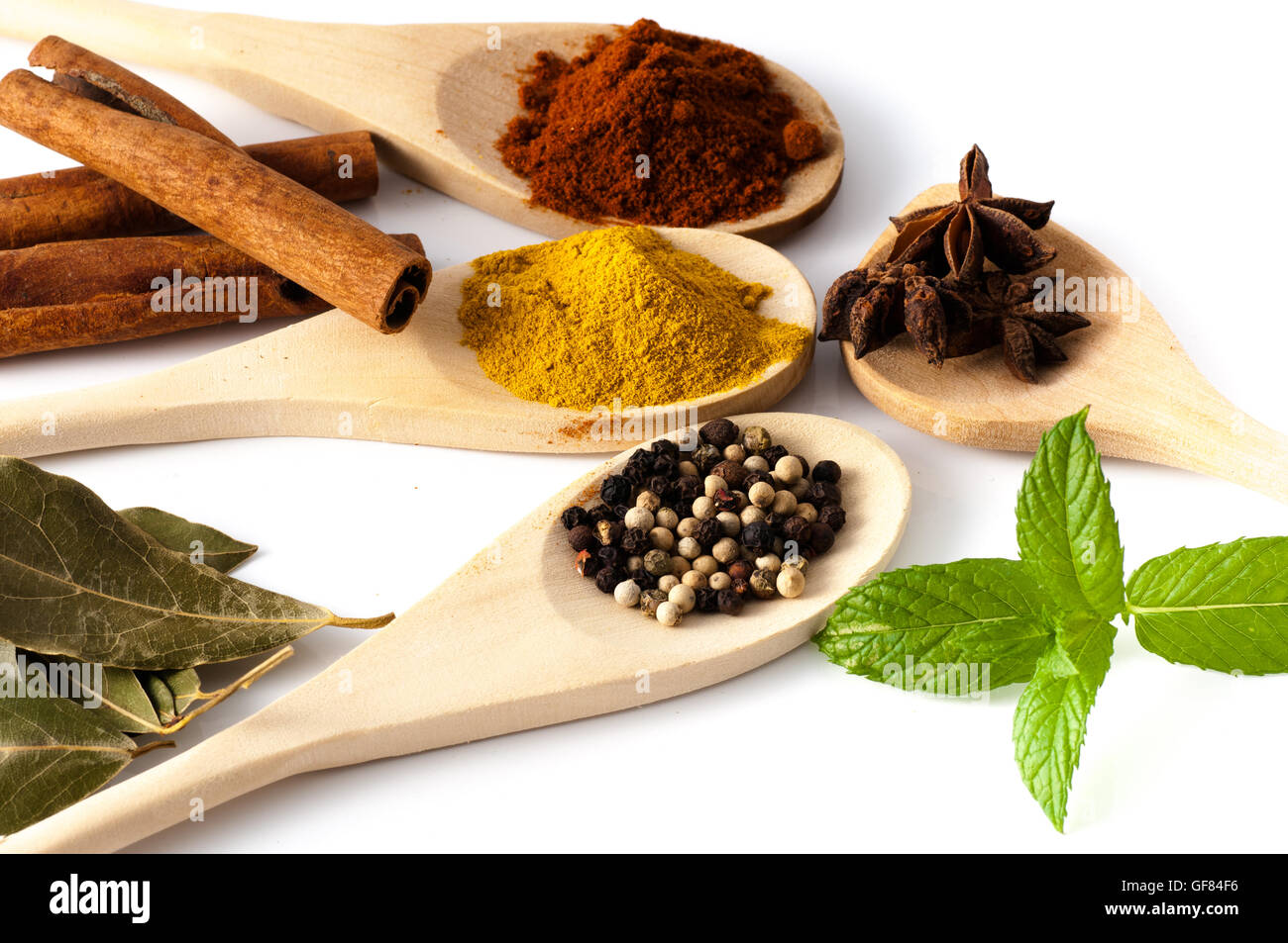 Variété d'épices et herbes aromatiques Banque D'Images