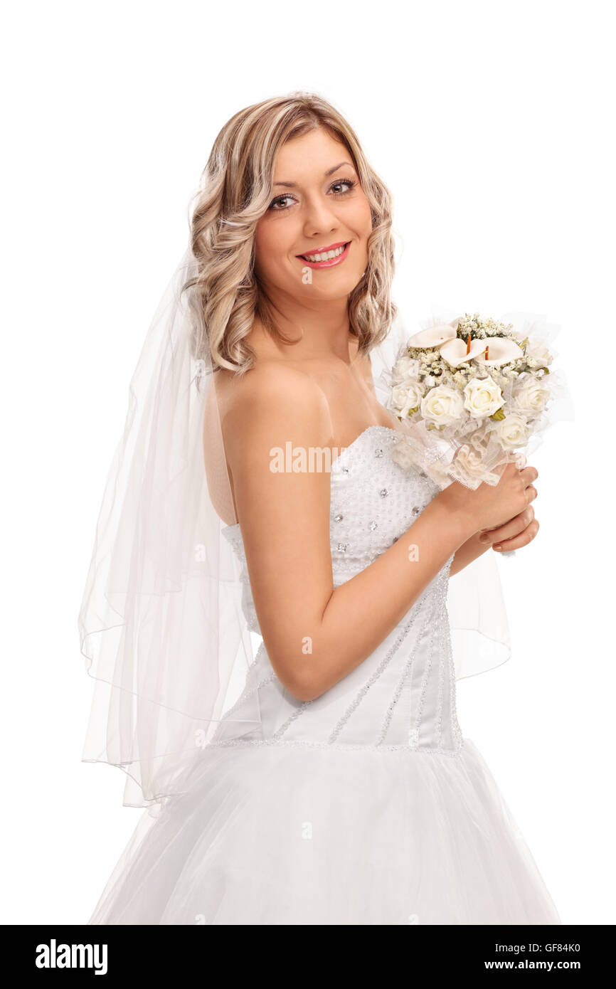 Shot verticale d'une belle blonde bride holding a fleur de mariage isolé sur fond blanc Banque D'Images