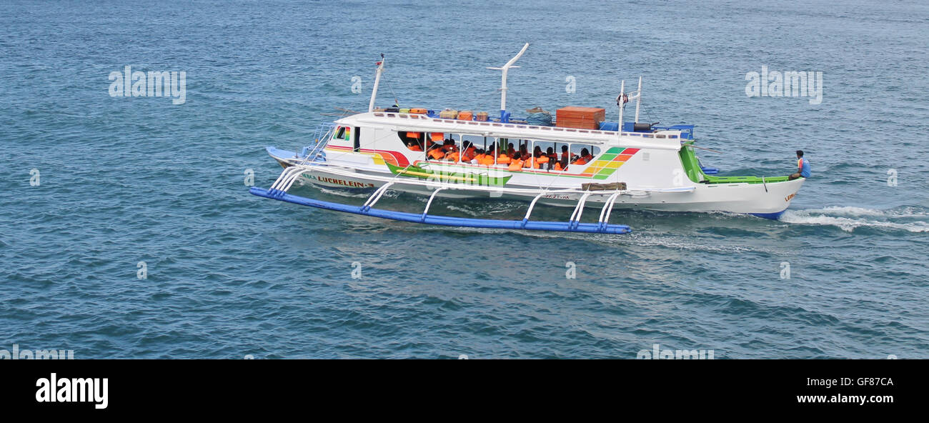 Navire sur le chemin de l'île de Boracay, Philippines Banque D'Images
