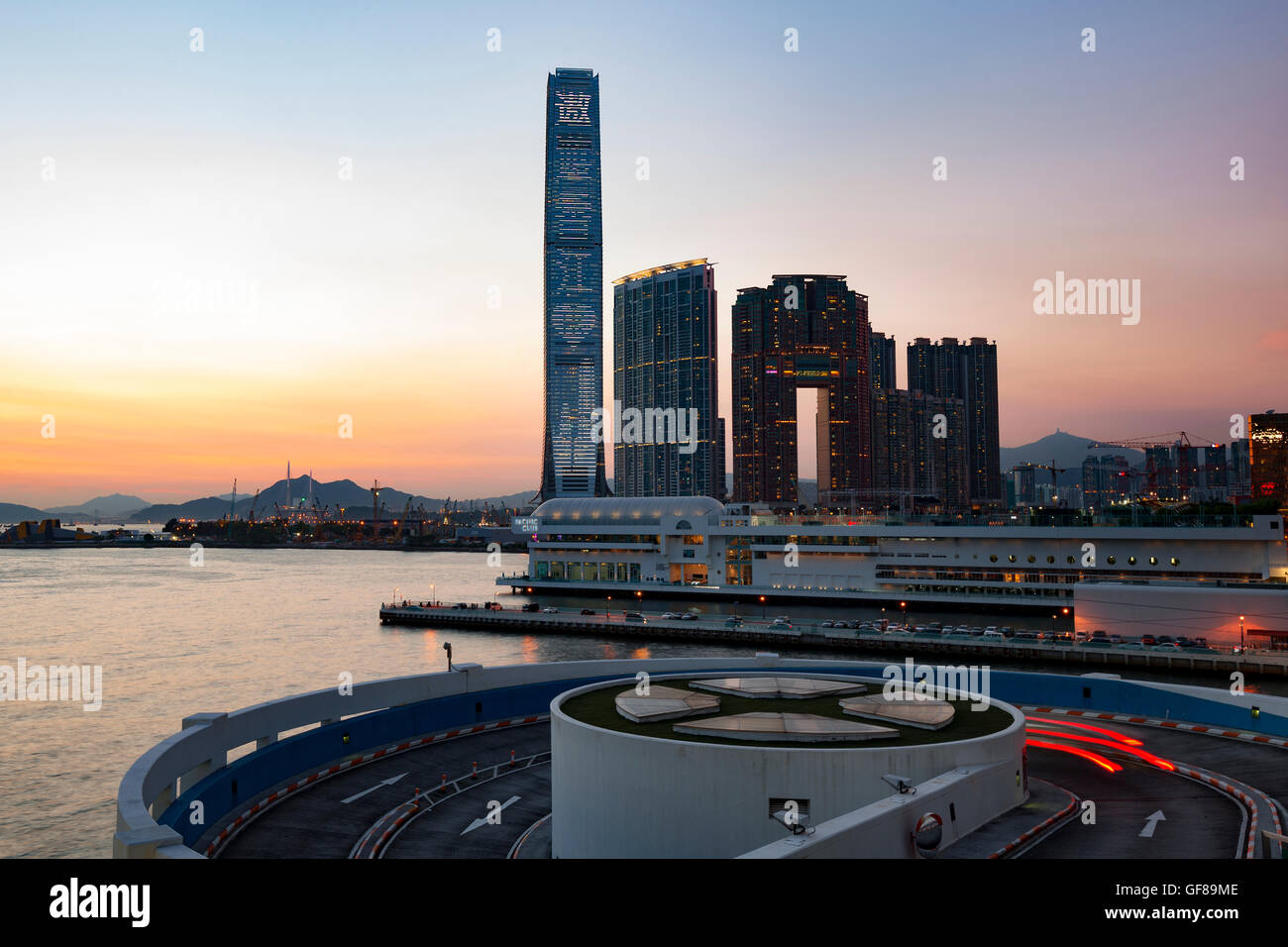 La nouvelle ville de Kowloon et de Hong Kong, le plus haut bâtiment de l'International commerce center ICC, Hong Kong, Chine. Banque D'Images