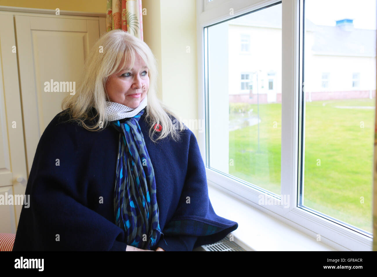 Dwina Gibb (épouse de Robin Gibb-Bee Gees 22 Décembre 1949-20 mai 2012) visites Rebecca House Childrens Hospice, Île de Man). 0 Banque D'Images