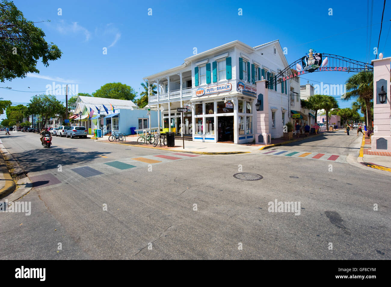 KEY WEST, Floride, USA - Mai 02, 2016 : Floride typiques maisons de Duval Street dans le centre de Key West Banque D'Images