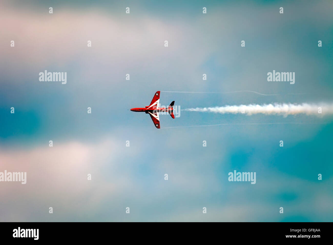 Seul les flèches rouges aerobatic team jet du RAF effectue survol à l'affichage de l'Air 2016 Bray. L'Irlande Banque D'Images