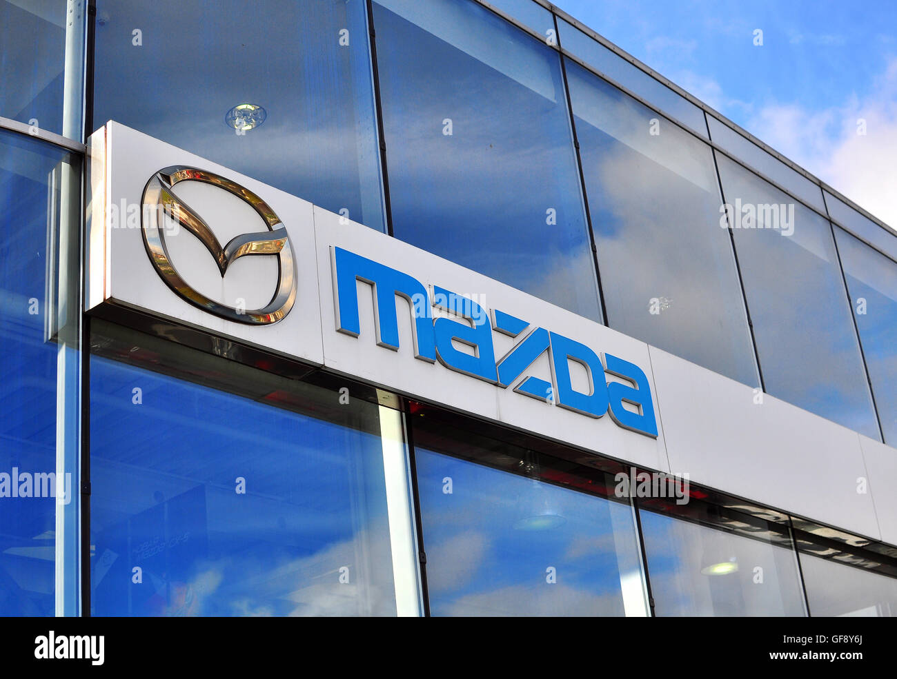 Moscou, Russie - le 10 octobre 2015 : Logotype de Mazda corporation le 10 octobre 2015. Banque D'Images