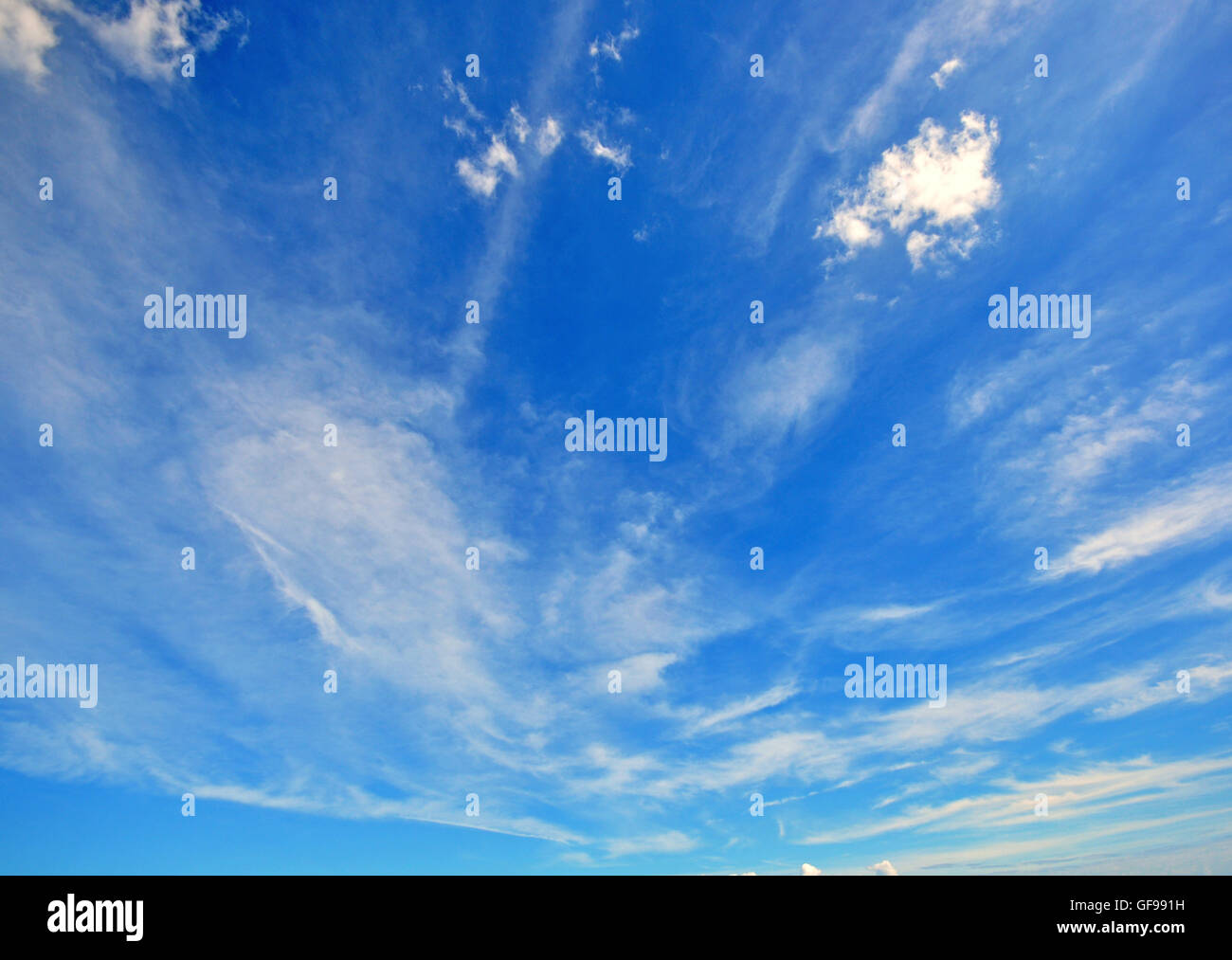 Le Matin Bleu ciel nuageux Banque D'Images