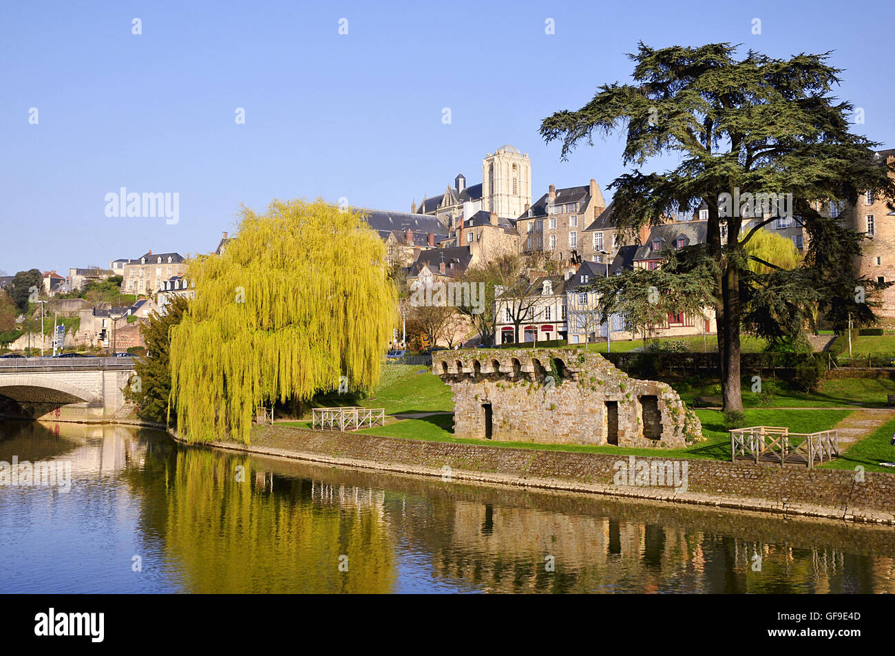 La rivière Sarthe au Mans en France Banque D'Images
