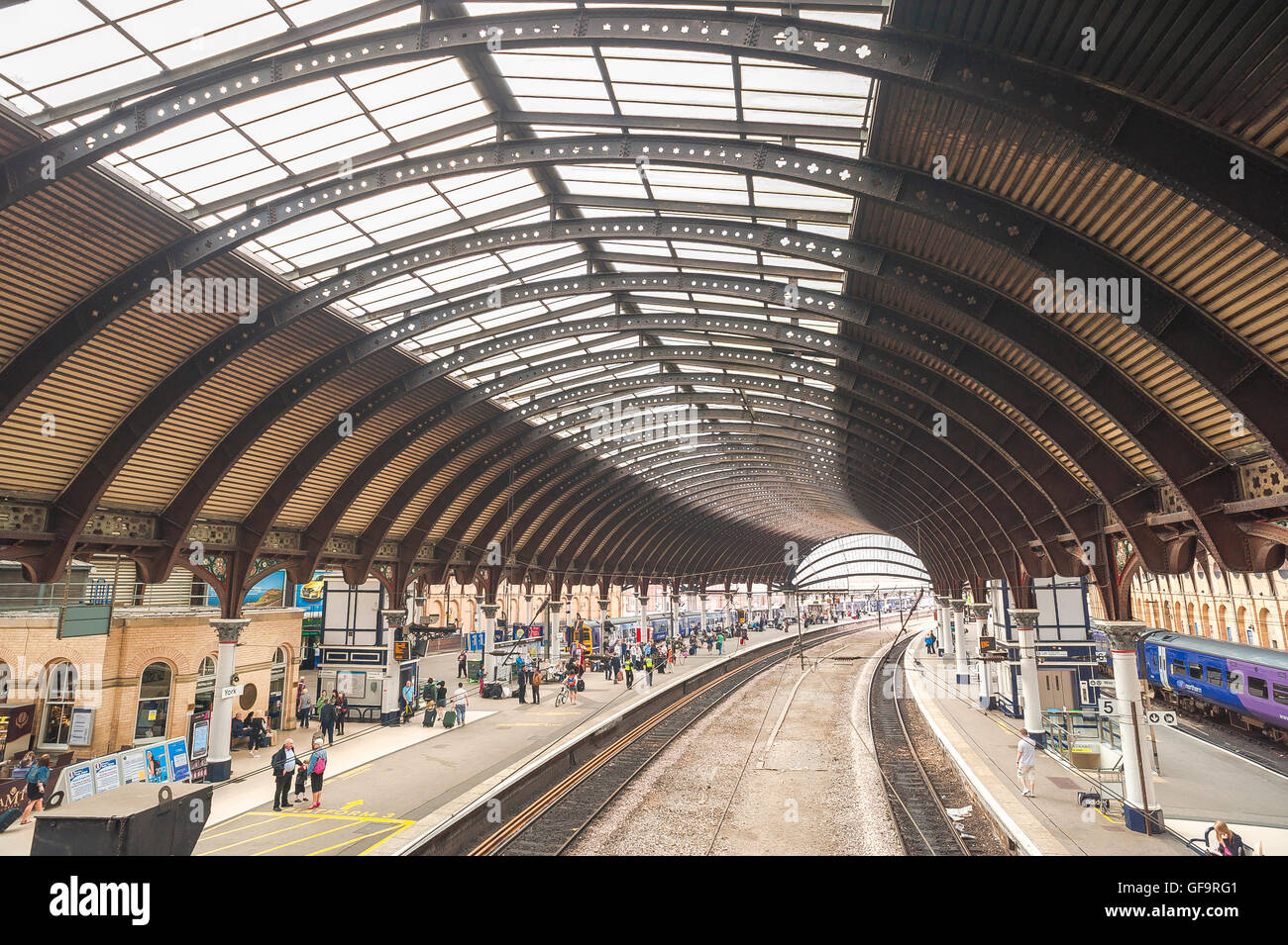 Intérieur de la gare de York, Angleterre, Royaume-Uni. Banque D'Images