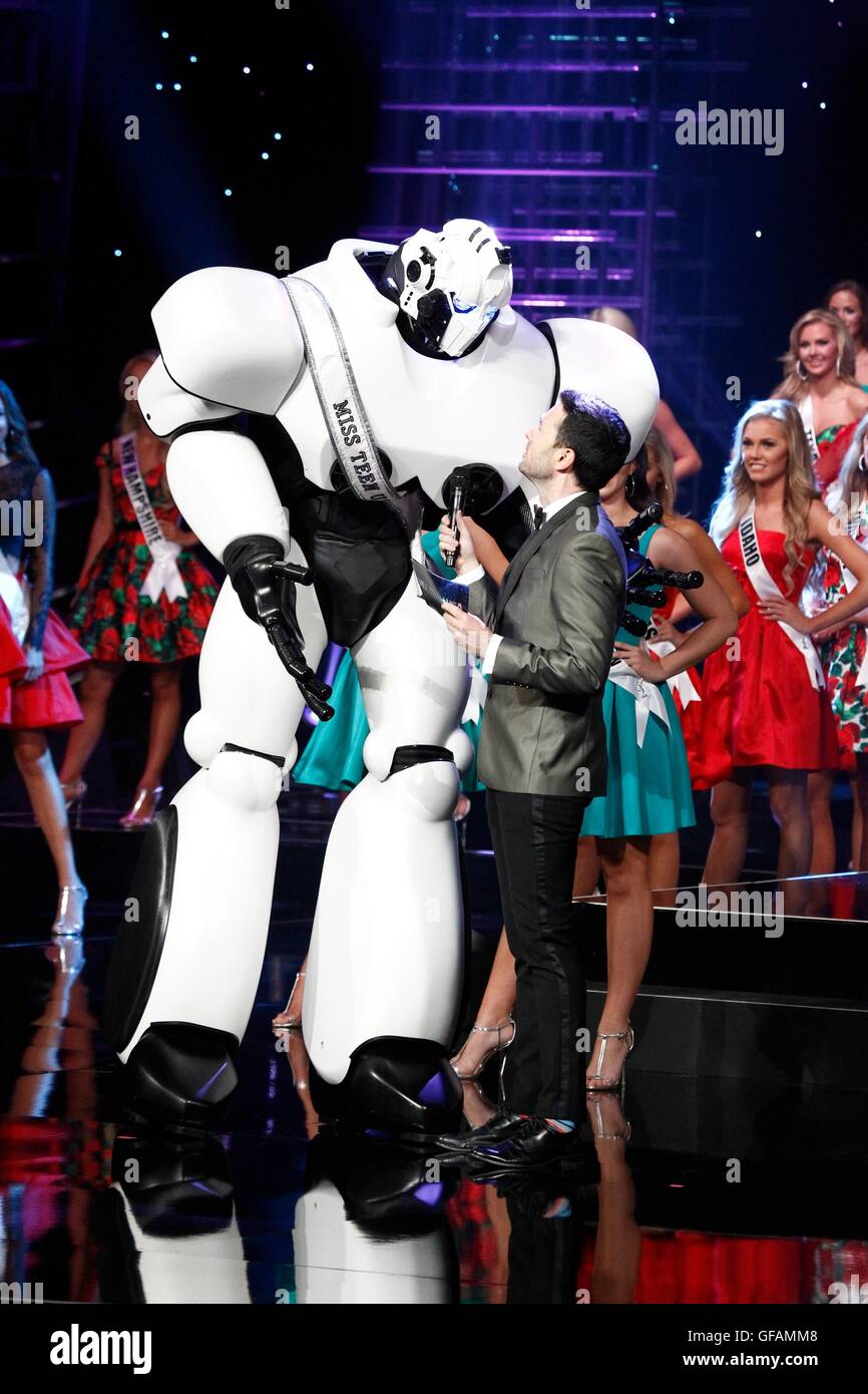 Las Vegas, NV, USA. 29 juillet, 2016. Robot, Nick Teplitz présents pour la 2016 MISS TEEN USA avant-spectacle, le Venetian Resort Hotel Casino, Las Vegas, NV le 29 juillet 2016. Credit : James Atoa/Everett Collection/Alamy Live News Banque D'Images