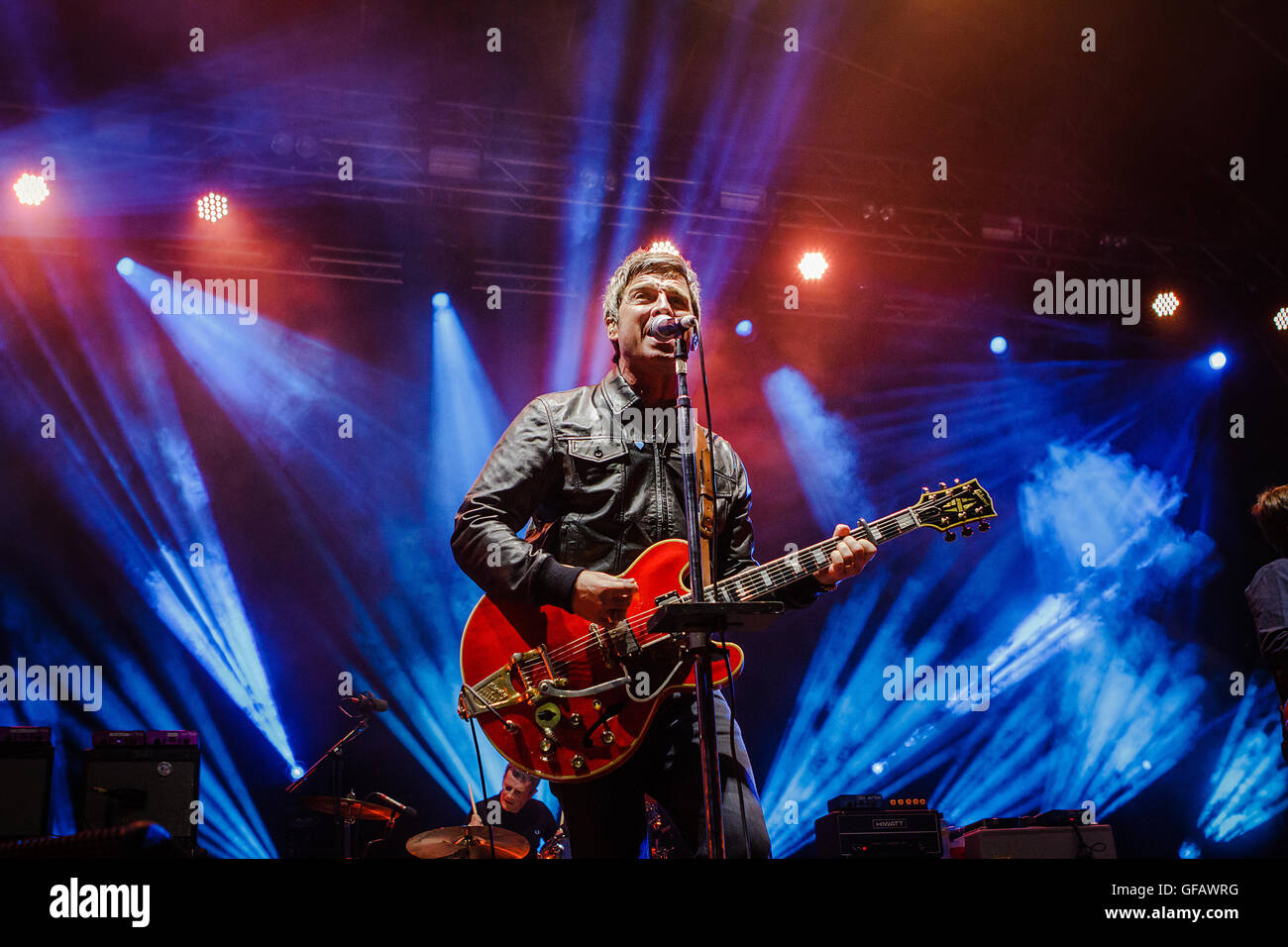 Pikehall, Derbyshire, Royaume-Uni. 30 juillet, 2016. Noel Gallagher avec son groupe portez le High Flying Birds au Festival, Y'a pas Pikehall, Derbyshire, Royaume-Uni Le samedi 30 juillet 2016. Crédit : Alex Williams/Alamy Live News Banque D'Images