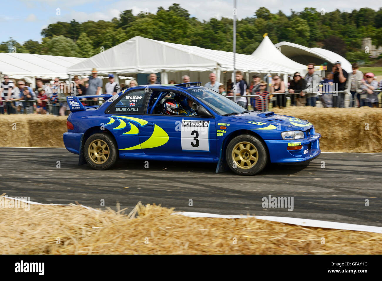 Bolesworth Carfest, Nord, Cheshire, Royaume-Uni. 30 juillet 2016. Une Subaru Impreza WRC Rally voiture sur la piste. L'événement est l'invention de Chris Evans et dispose de 3 jours de voitures, de la musique et de divertissement avec des profits en dons à l'organisme Les enfants dans le besoin. Andrew Paterson/Alamy Live News Banque D'Images