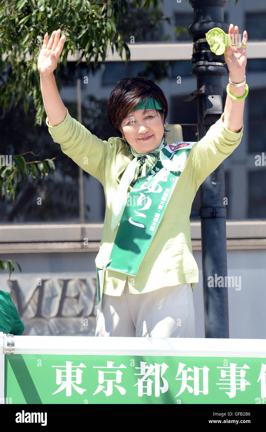 Tokyo, Japon. 30 juillet, 2016. L'ancien ministre de la défense du Japon Yuriko Koike assiste à une campagne électorale dans la région de Tokyo, capitale du Japon, le 30 juillet 2016. L'ancien ministre de la Défense Yuriko Koike est défini pour gagner la course au poste de gouverneur de Tokyo le dimanche, à la sortie des urnes par les médias locaux a montré. Le 64-year-old ex présentatrice TV va devenir la première femme gouverneur de Tokyo. © Ma Ping/Xinhua/Alamy Live News Banque D'Images