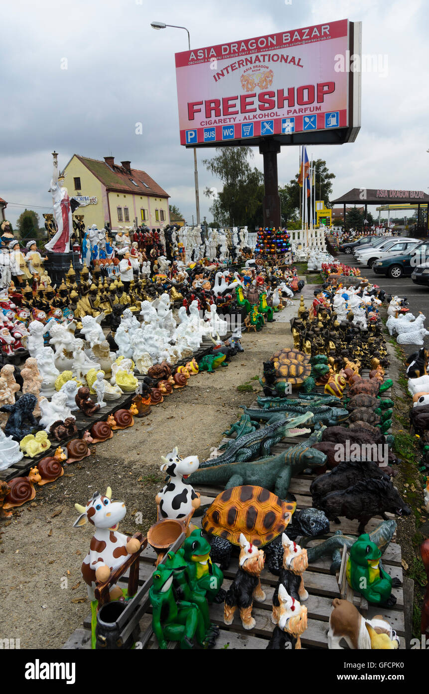 Cheb (Eger) : Marché Asie Asie 'Bazar Dragon' au passage de la frontière, Svatý Kříž - Waldsassen, République tchèque, Karlovarsky, Karlsb Banque D'Images