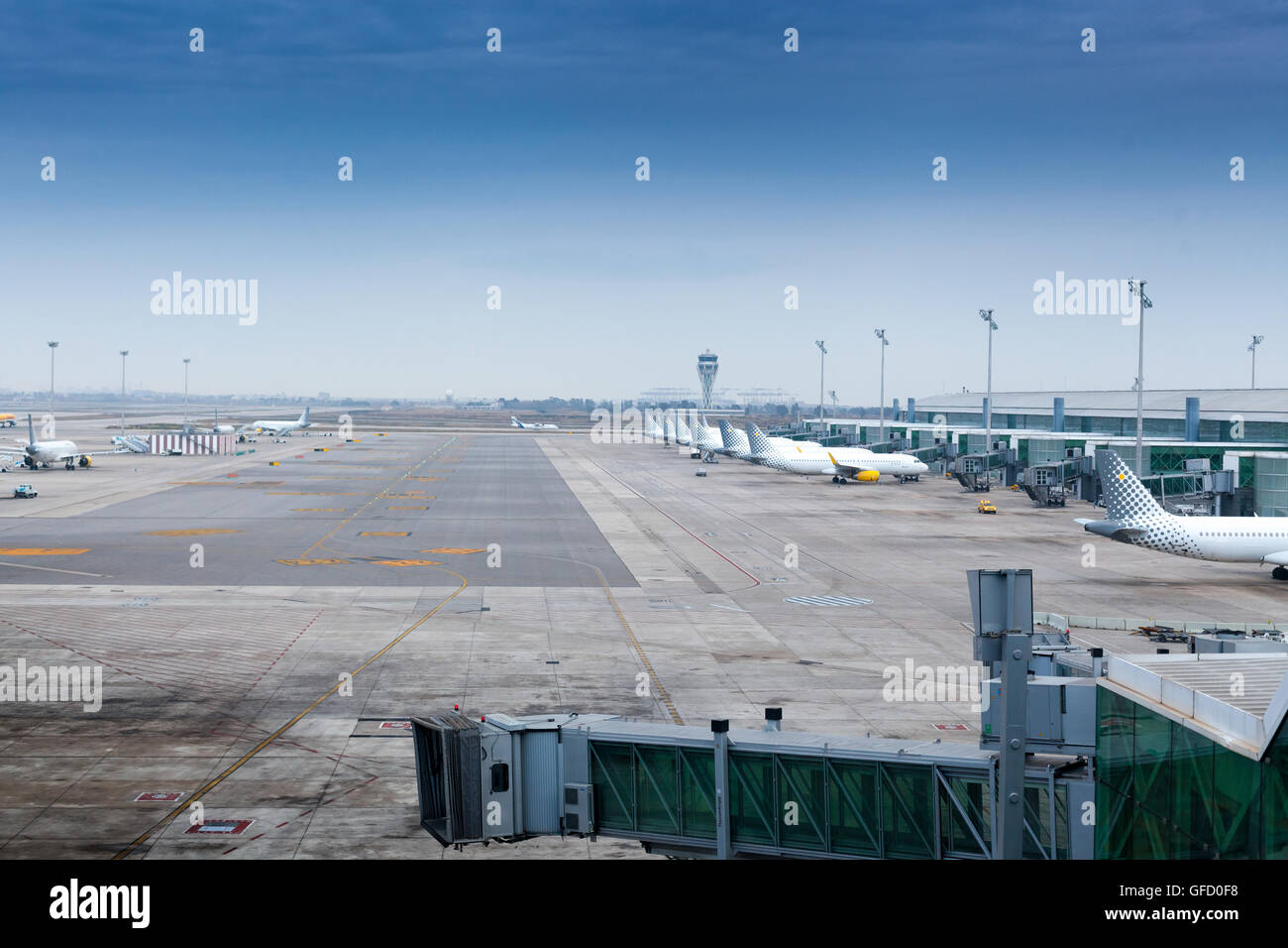 Les avions garés sur le terminal d'un image airportcolor, canon 5DmkII Banque D'Images