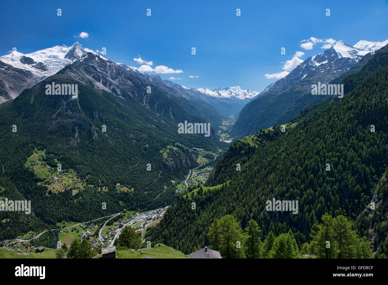 Vue sur les Alpes de la vallée du Mattertal sur la Haute Route près de Zermatt, Suisse Banque D'Images