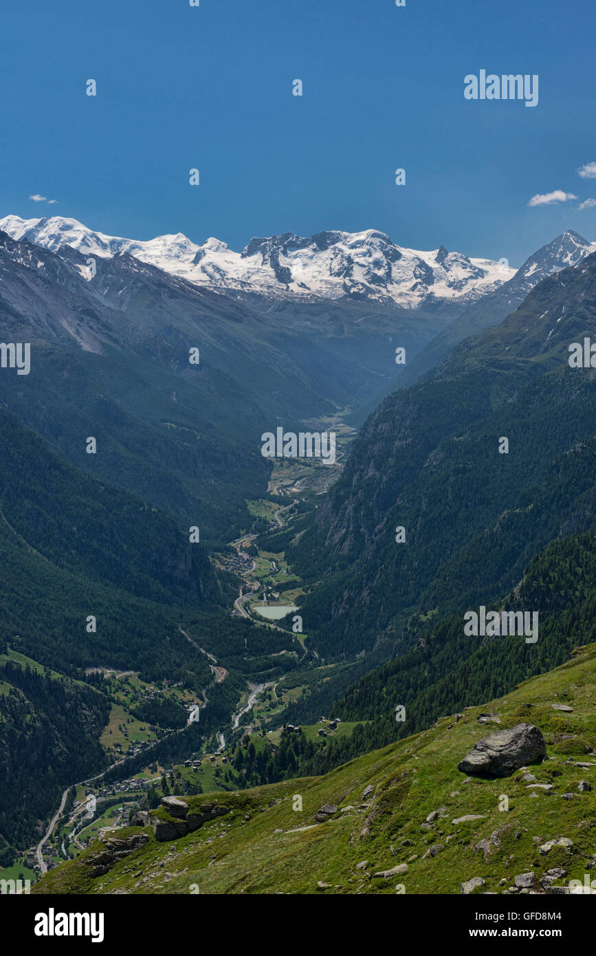 Vue sur les Alpes de la vallée du Mattertal sur la Haute Route près de Zermatt, Suisse Banque D'Images