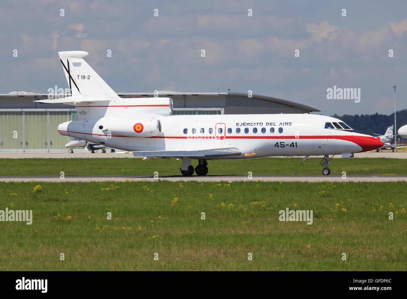 Stuttgart/Allemagne 12 mars 2015, la Force Aérienne Belge Falcoon:900 à l'aéroport de Stuttgart. Banque D'Images