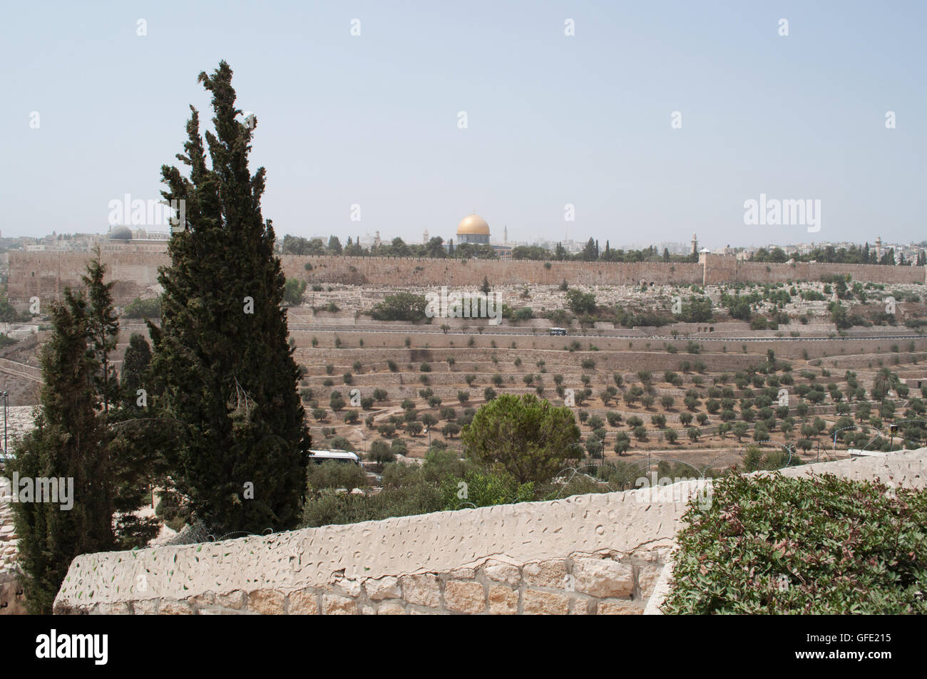 Israël, Jérusalem, le Mont des Oliviers : skyline avec le dôme du Rocher, le culte islamique sur le mont du Temple, au cours d'une tempête le 10 septembre 2015 Banque D'Images