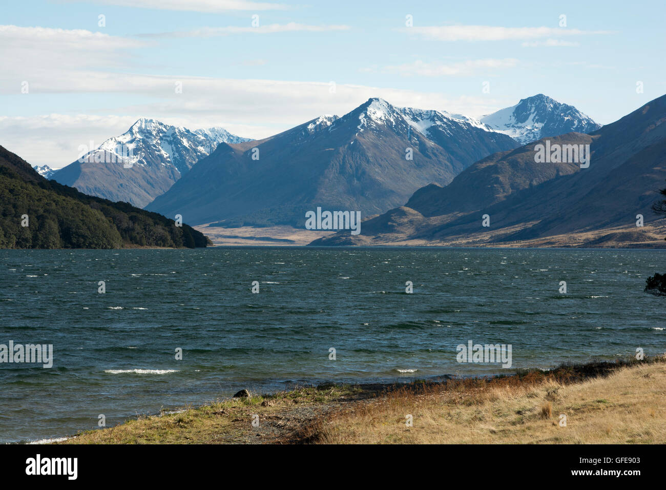 Dans un splendide isolement les lacs Mavora tronçon entre le Livingstone et les montagnes de Thomson en Nouvelle-Zélande Alpes du Sud. Banque D'Images