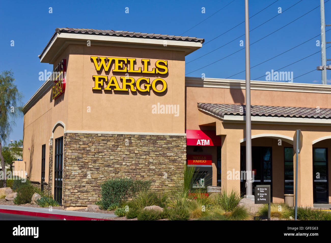 Las Vegas - Circa Juillet 2016 : Direction générale de la banque de détail de la Wells Fargo. La Wells Fargo est un fournisseur de services financiers VII Banque D'Images