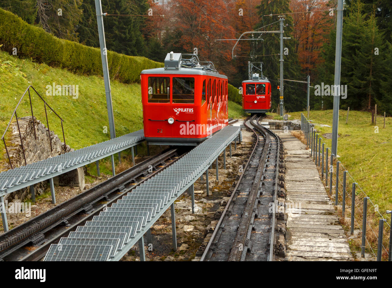 Tourné de l'évitement de la Suisse sur le chemin de fer à crémaillère Pilatus Banque D'Images