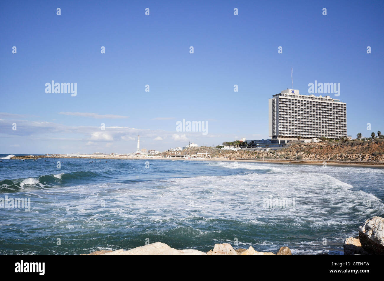 Israël, Tel Aviv Plage avec Hilton Hotel Banque D'Images