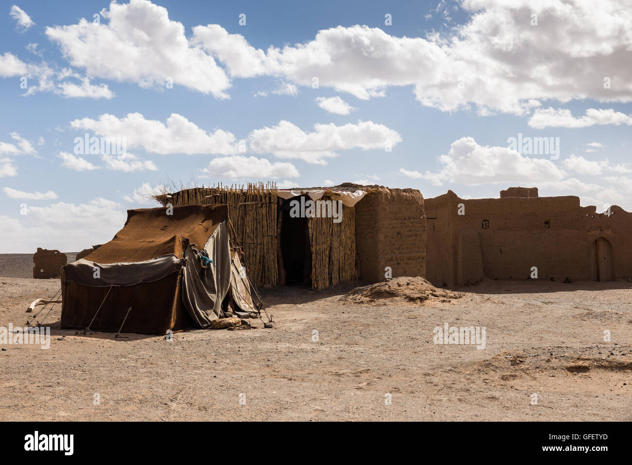 Maison berbère dans le désert Sahara Banque D'Images