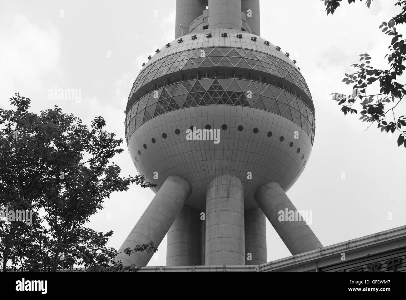 Oriental Pearl Tower dans le district de Pudong est une tour de télévision, Shanghai, Chine Banque D'Images