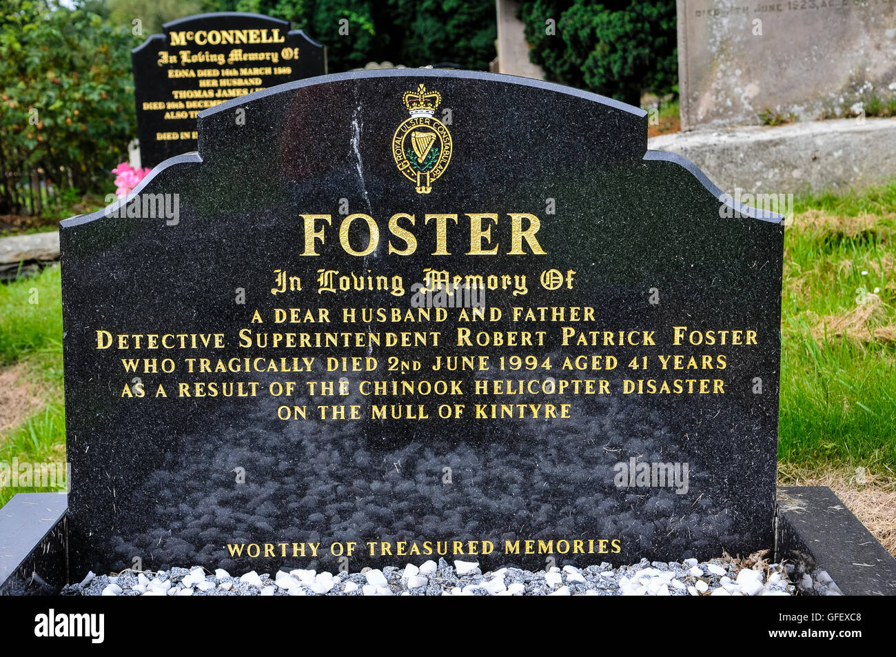 Pierre tombale de nous souvenir de Robert Patrick Foster, une des victimes de l'hélicoptère Chinook 1994 catastrophe sur le Mull of Kintyre en Écosse. Vingt-neuf personnes ont été tuées, y compris des agents de renseignement de la Royal Ulster Constabulary, MI5 et l'armée britannique. Banque D'Images