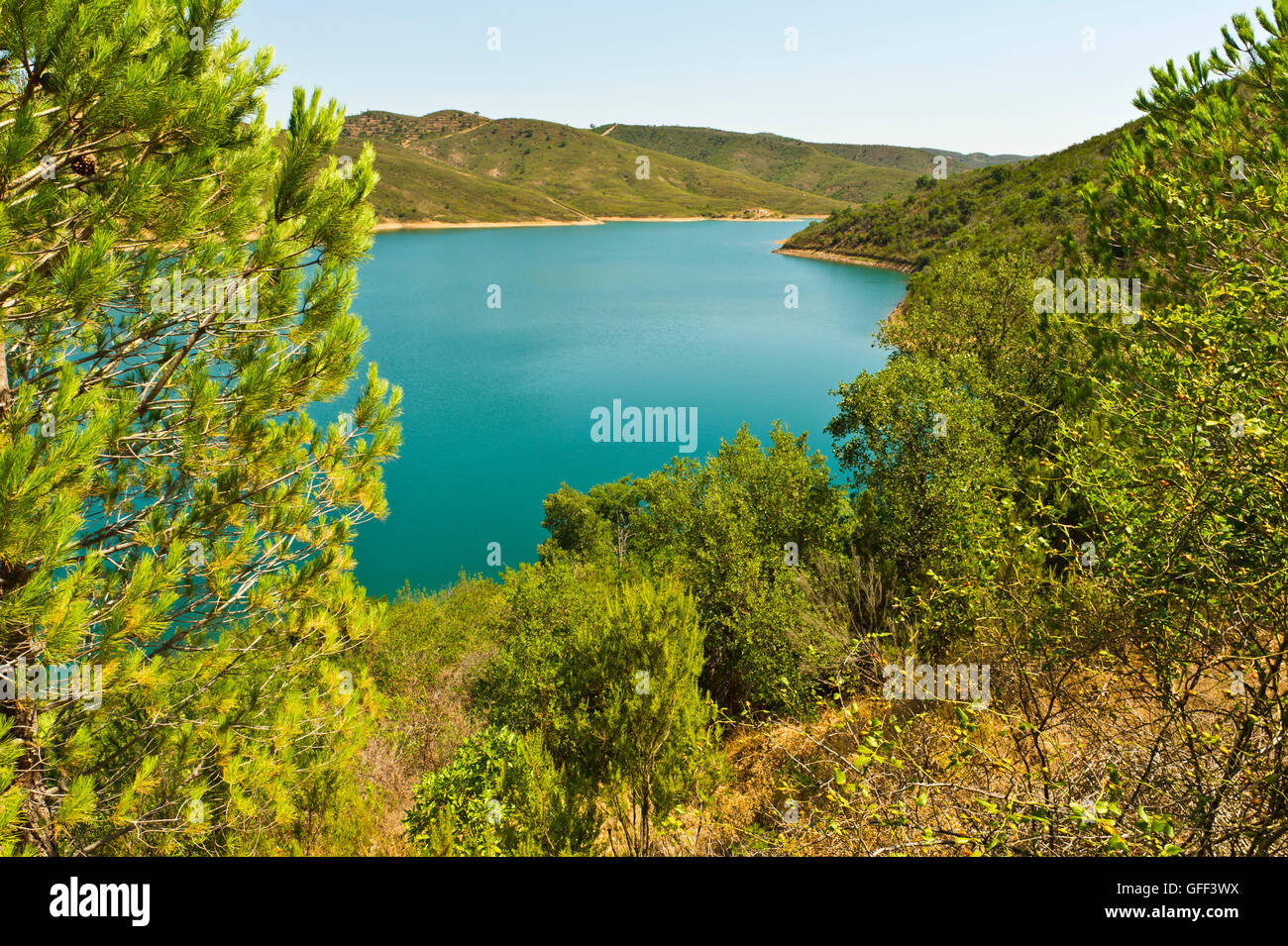 Lac près de Funcho de Diante près de São Bartolomeu de Messines, Algarve, Portugal Banque D'Images